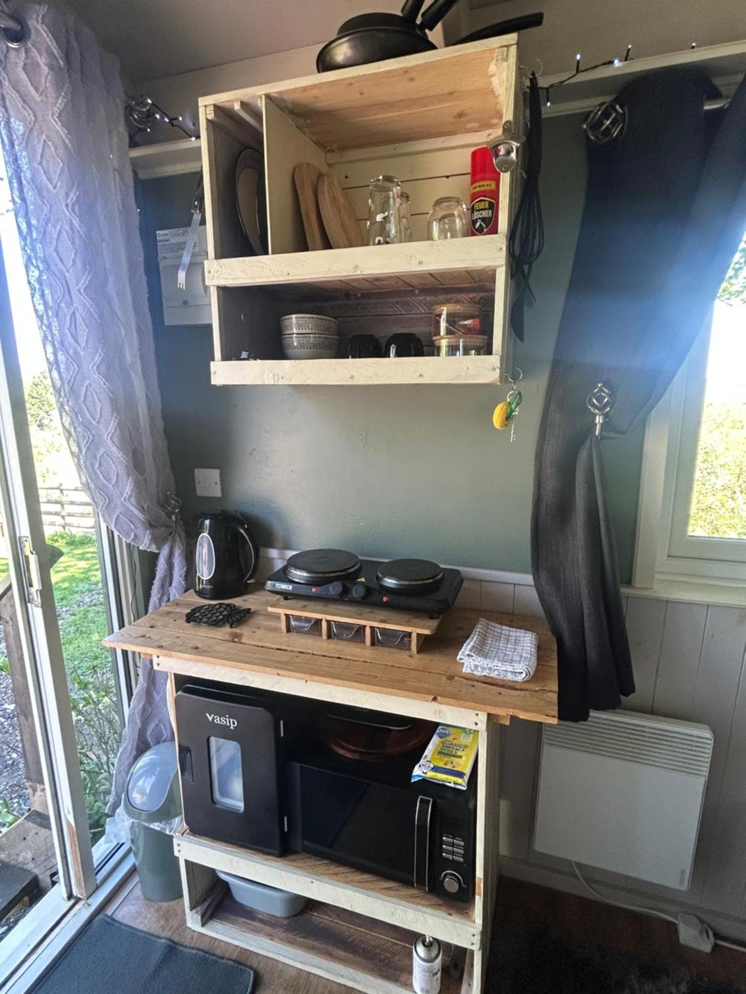 Rhodes To Serenity - Waterfall Shepherds Hut Cauldon Exterior foto